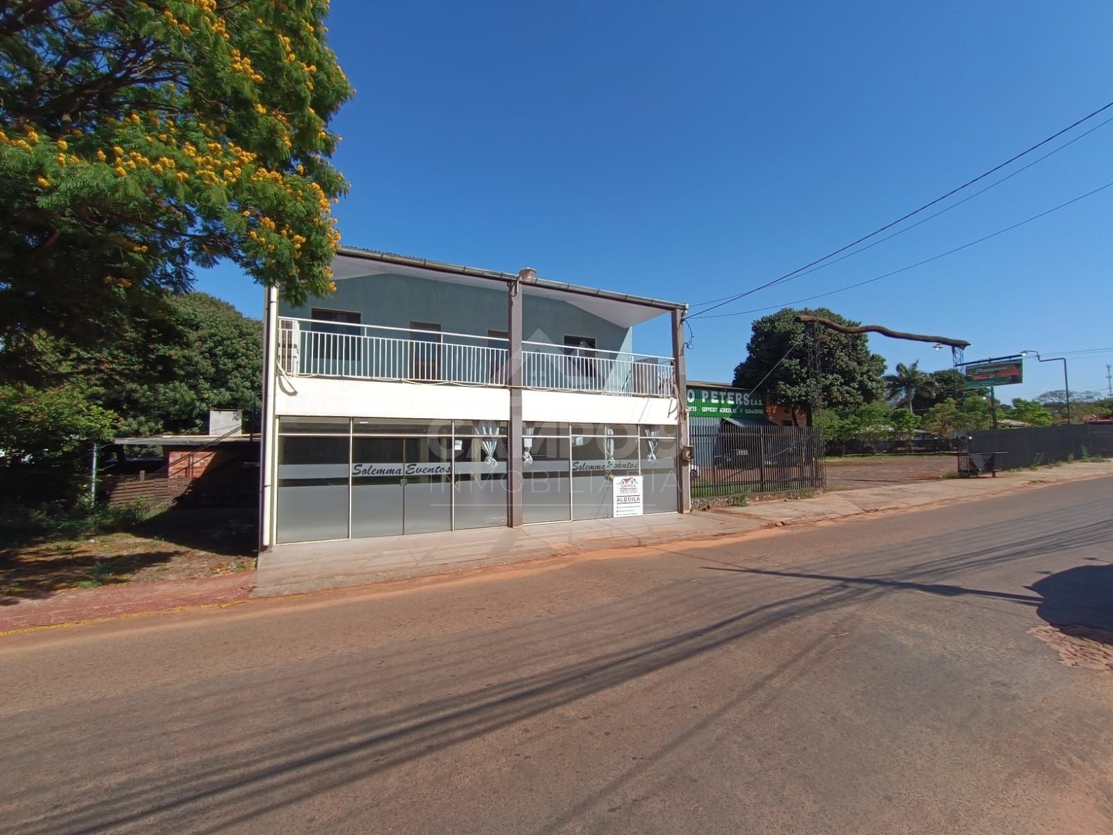 ALQUILO AMPLIO SALÓN COMERCIAL
