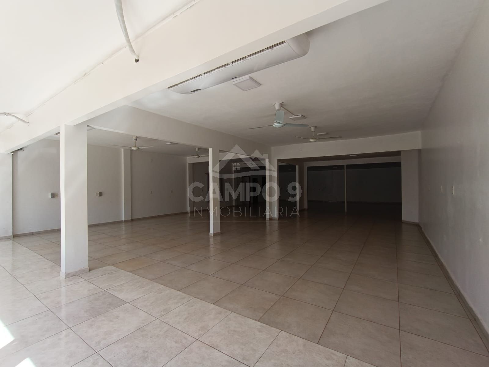 ALQUILO AMPLIO SALÓN COMERCIAL
