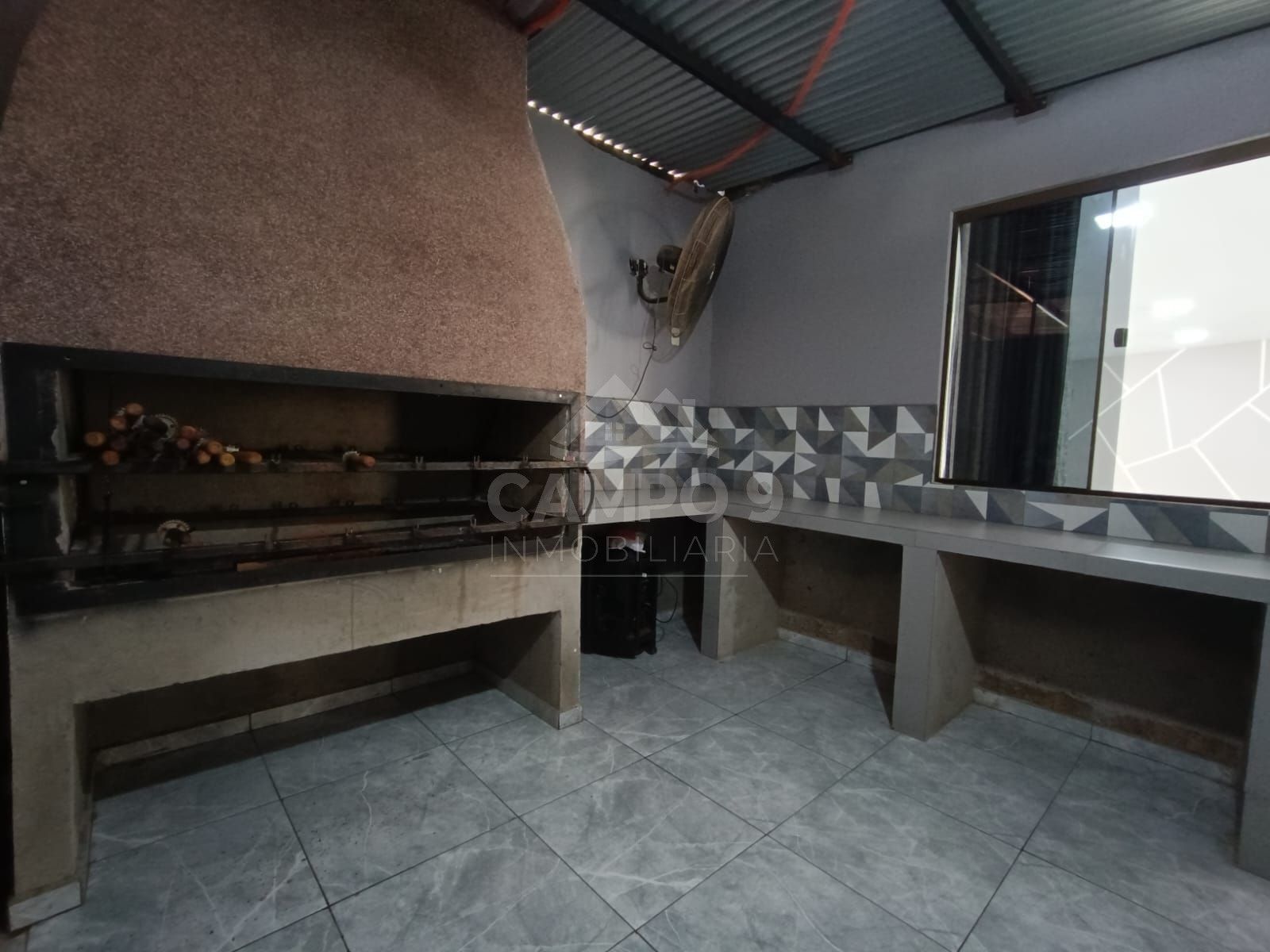 ALQUILO AMPLIO SALÓN COMERCIAL