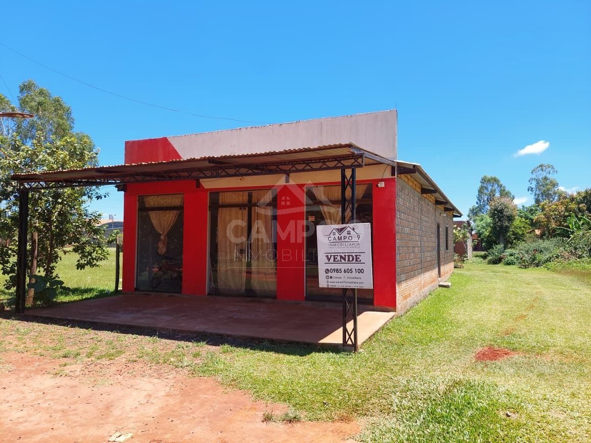 VENDO ESTA CASA CON SALÓN COMERCIAL