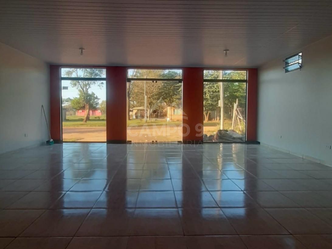 VENDO ESTA CASA CON SALÓN COMERCIAL