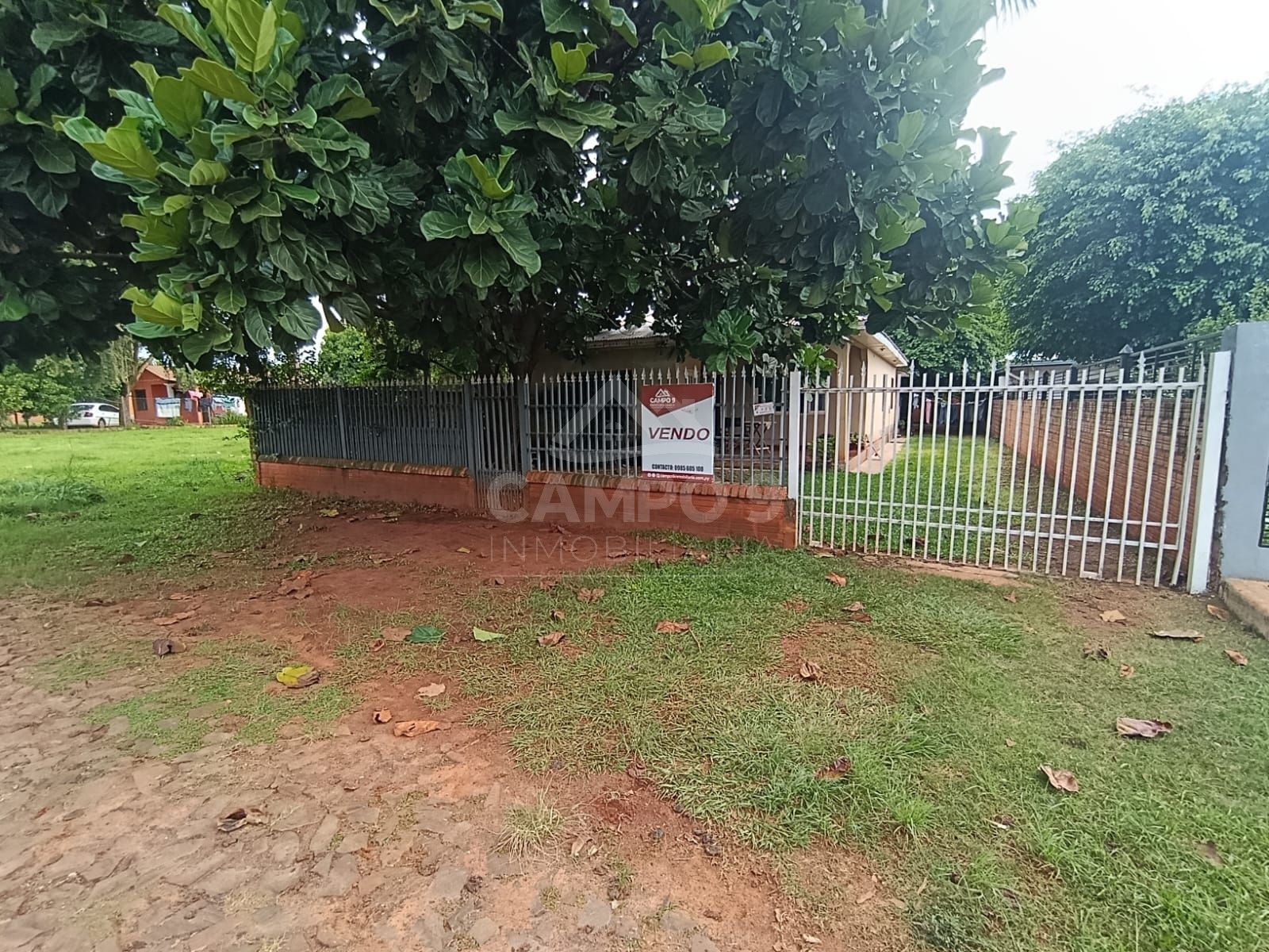 VENDO ESTA CASA - DETRÁS DEL COL. GUTENBERG