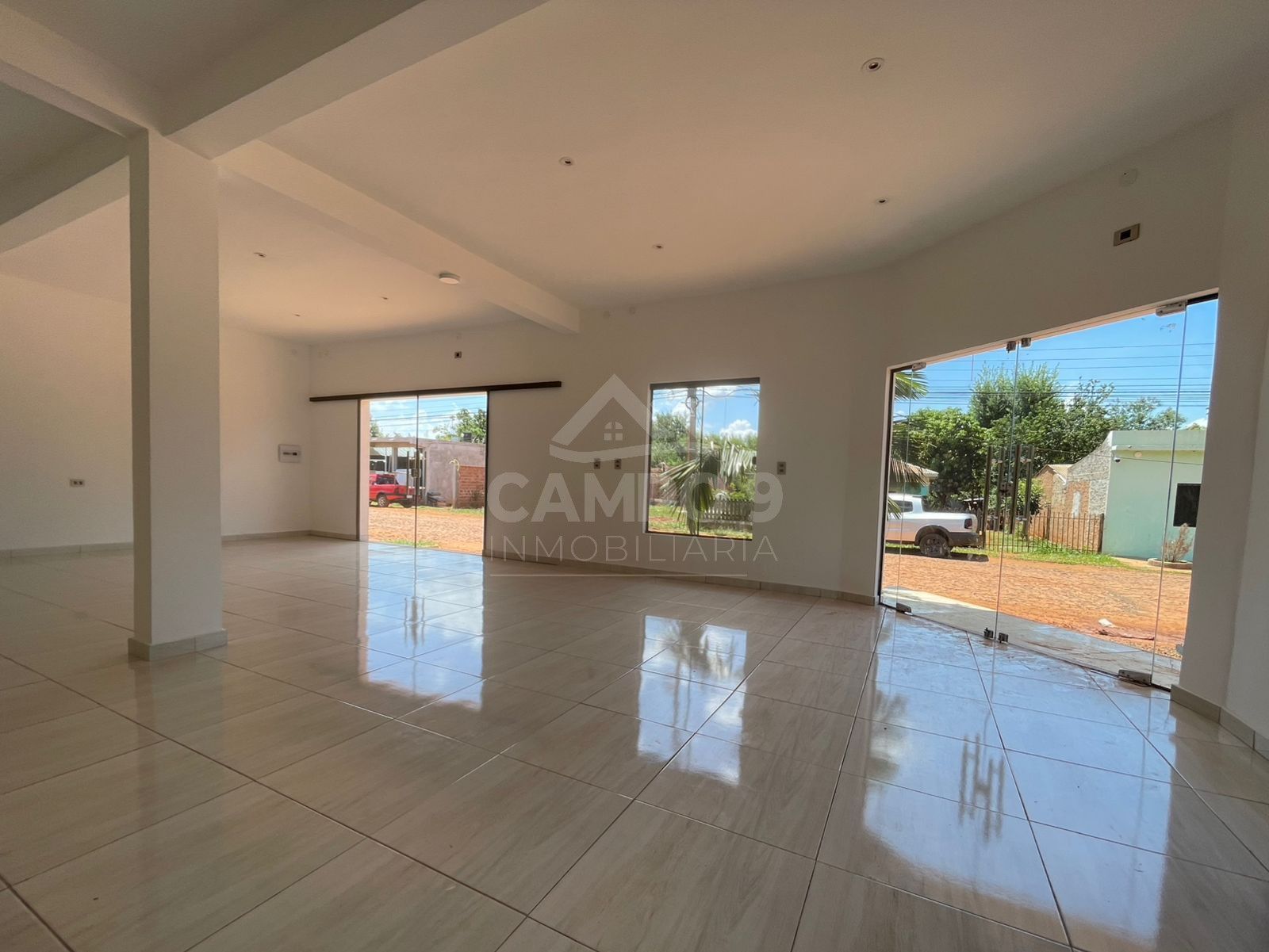 ALQUILO SALÓN COMERCIAL