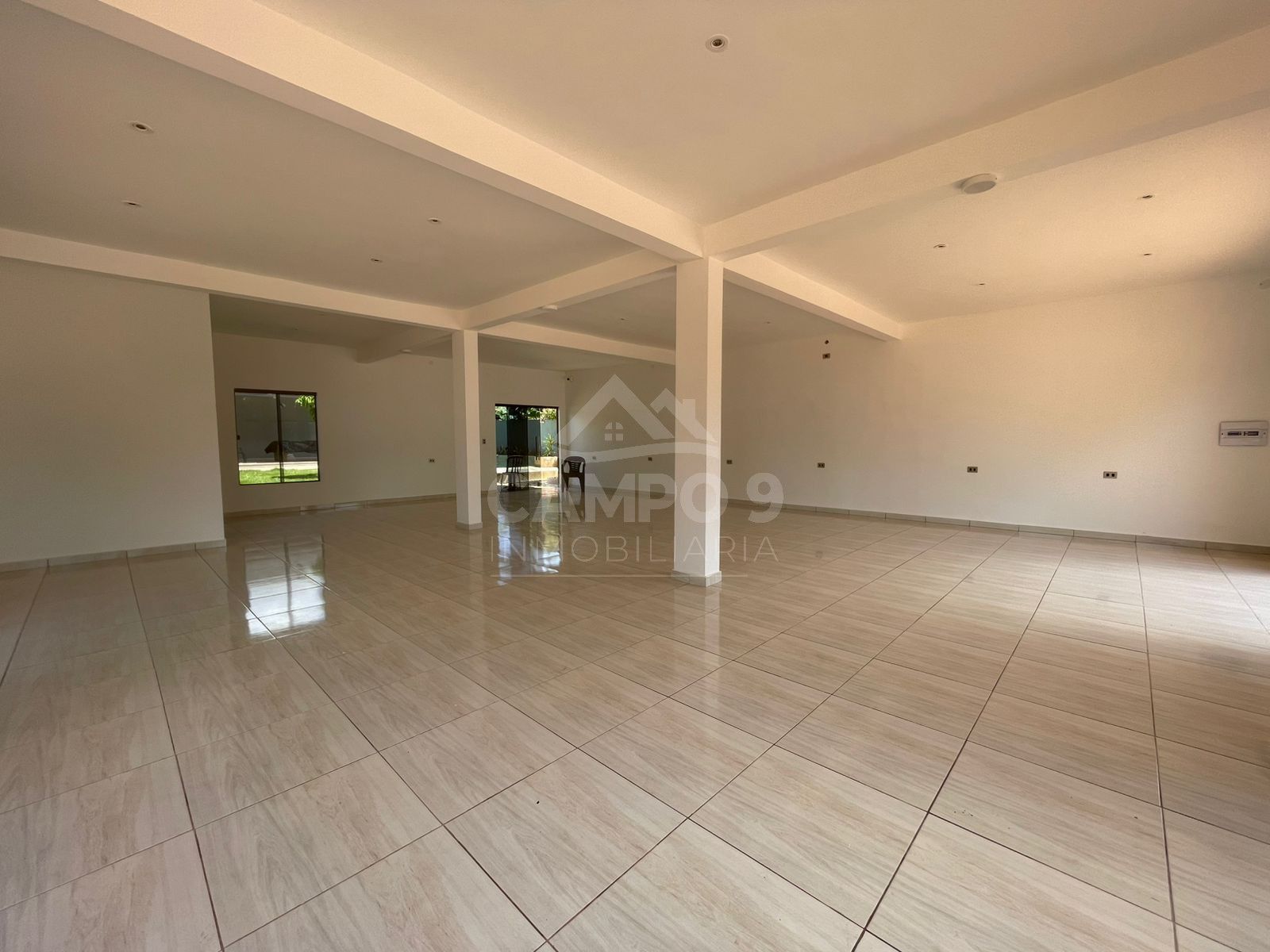 ALQUILO SALÓN COMERCIAL