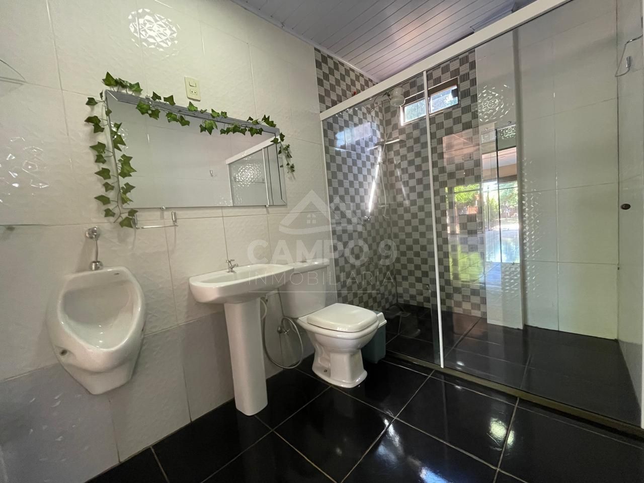 SALON COMERCIAL + VIVIENDA EN VENTA