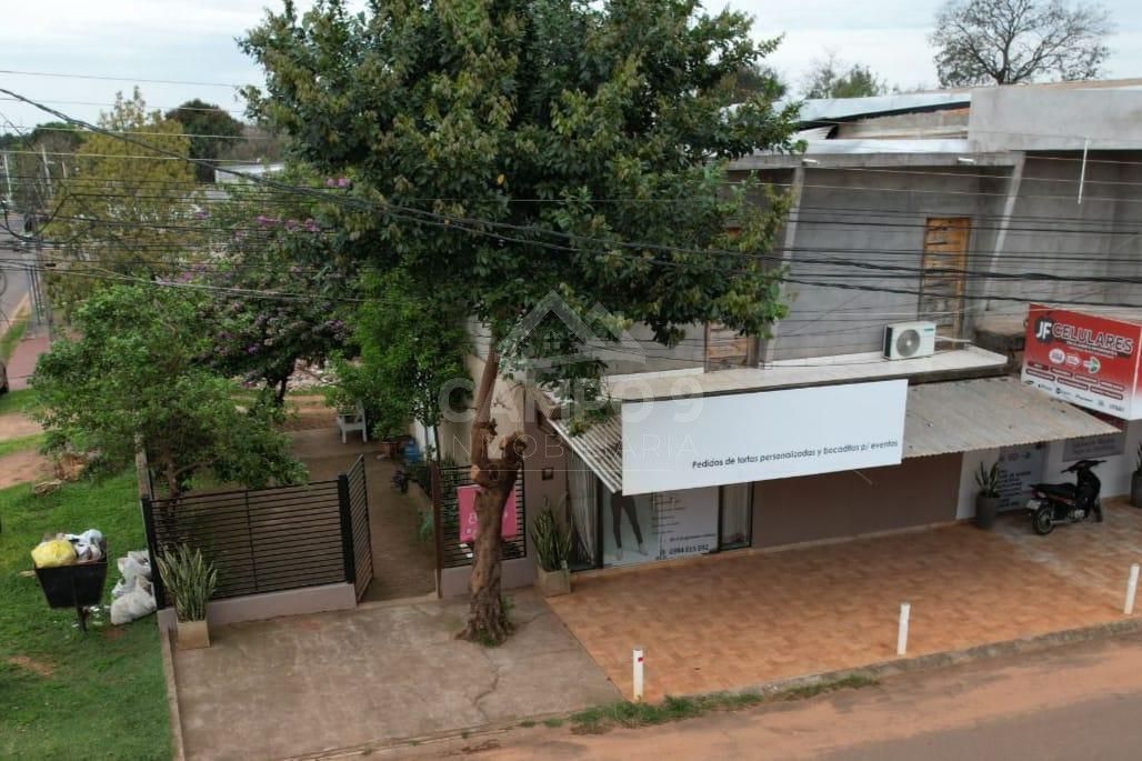 PROPIEDAD EN VENTA - EDIFICACIÓN DE DOS PLANTAS (CASA CON 2 SALONES)
