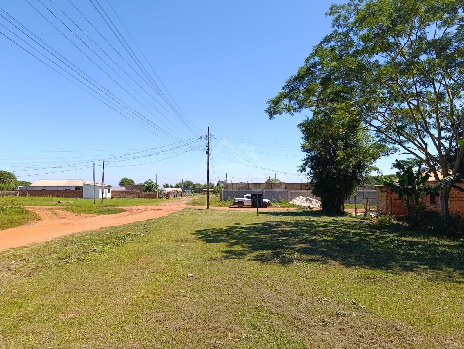EN VENTA: TERRENO EN ESQUINA