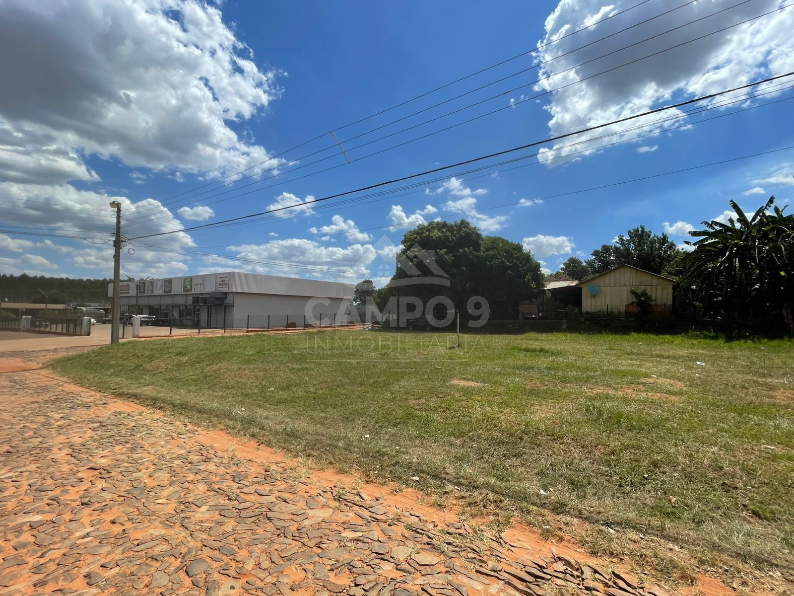EN VENTA TERRENO ESQUINA