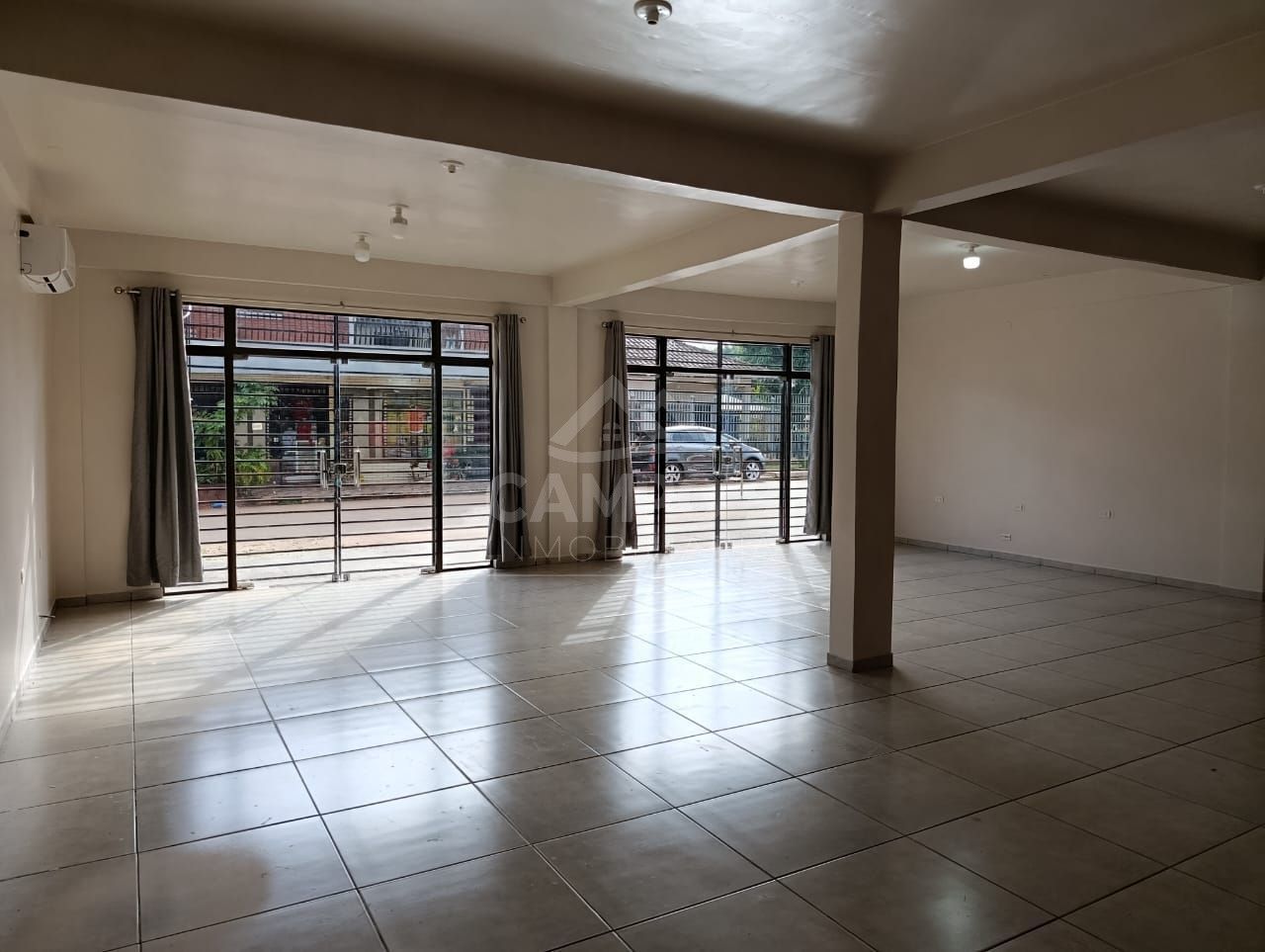 ALQUIILO ESTE SALON - Calle Fidel Maíz