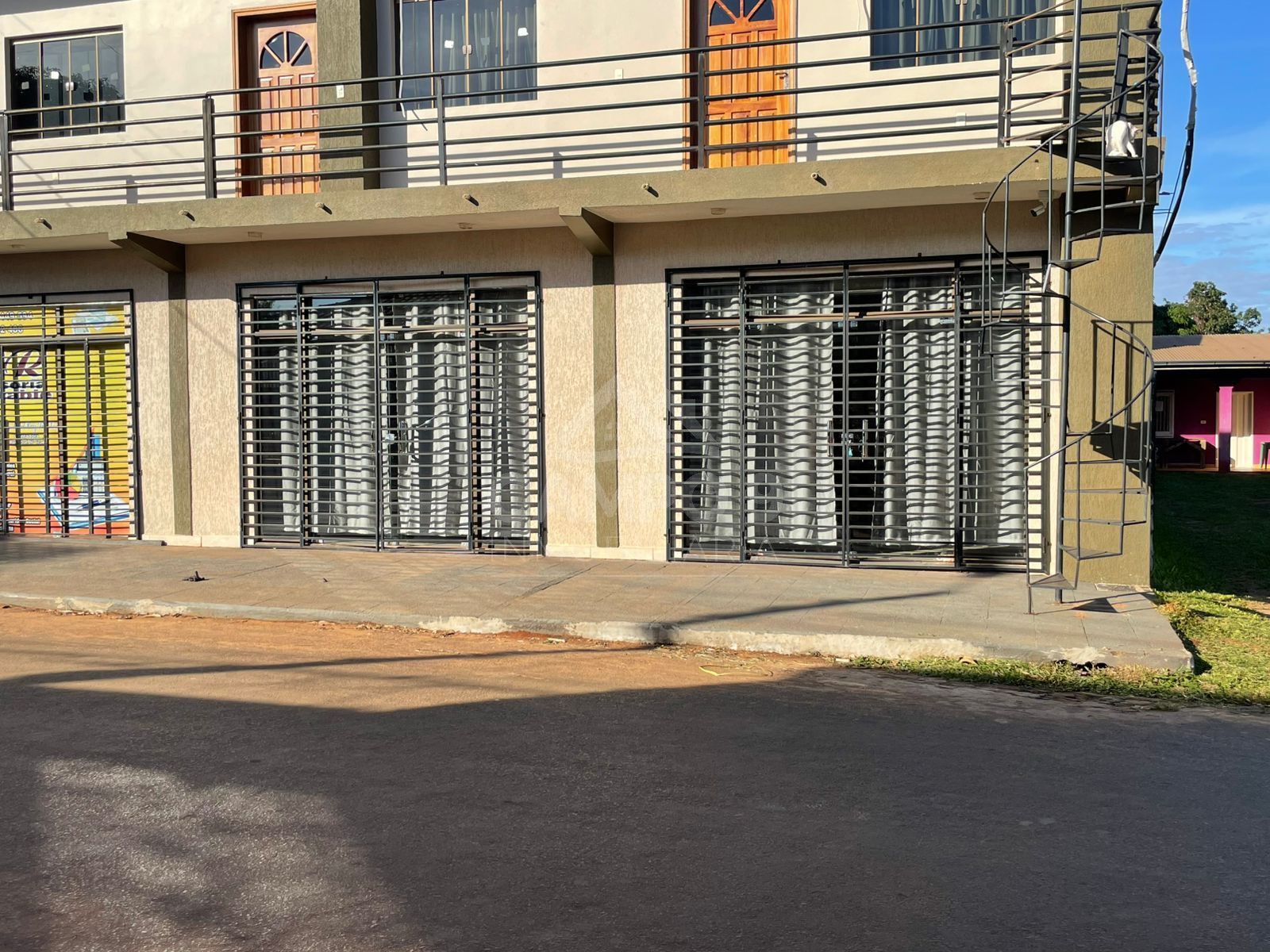 ALQUIILO ESTE SALON - Calle Fidel Maíz