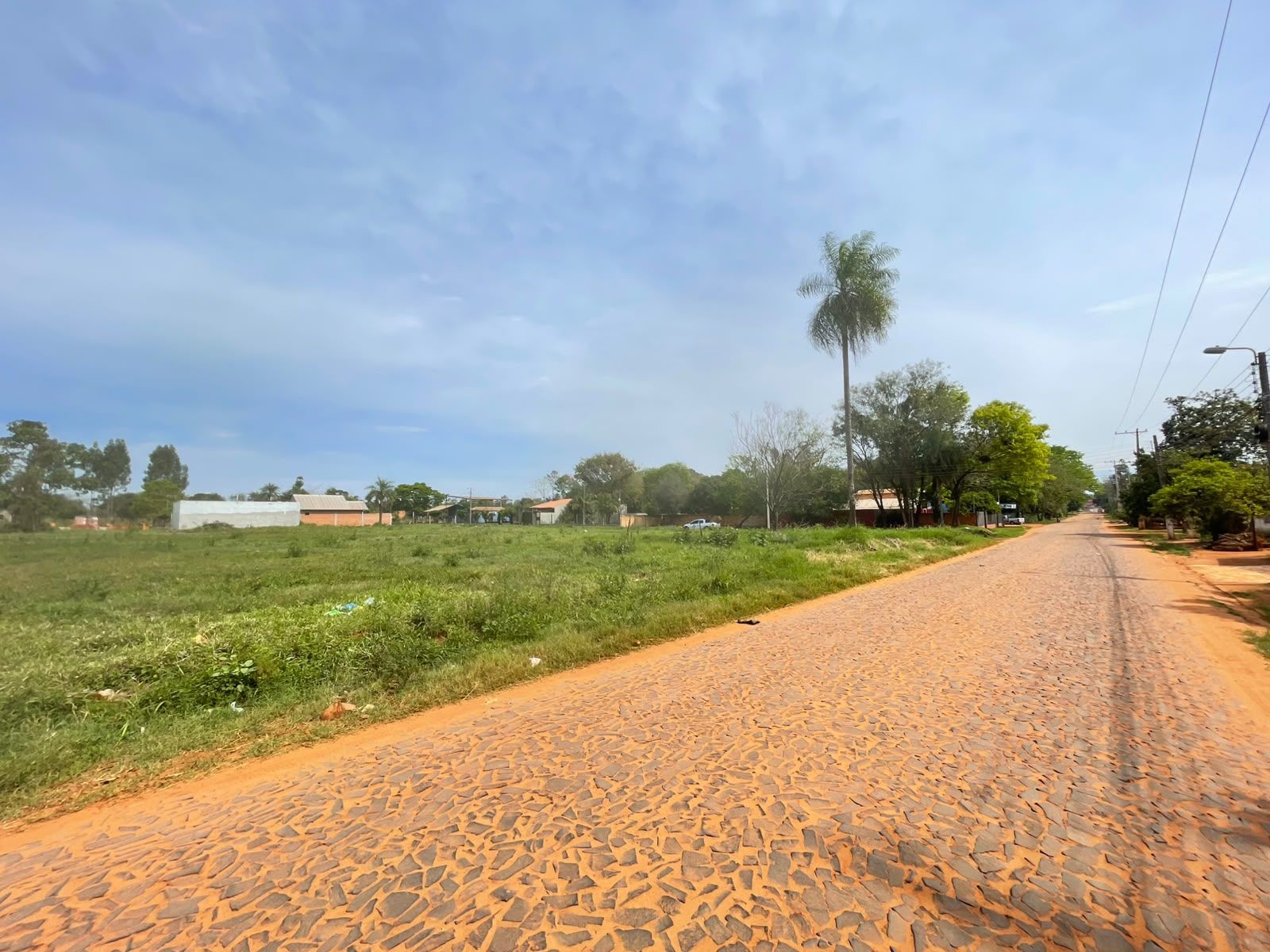 EN VENTA ESTE TERRENO