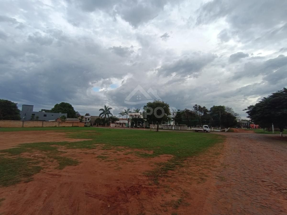 EN VENTA ESTE TERRENO