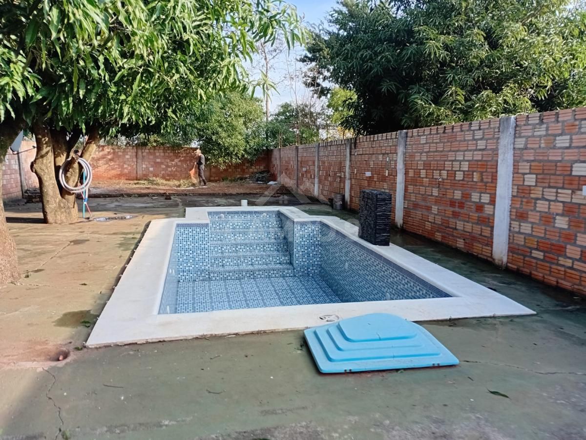 VENDO ESTA PROPIEDAD - CASA CON PISCINA - CALLE 7