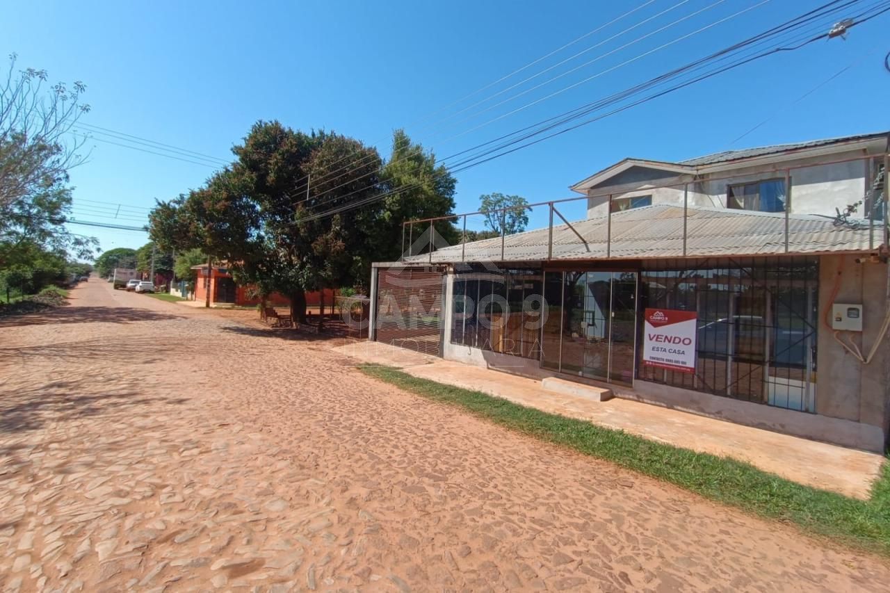 EN VENTA ESTA VIVENDA CON SALON EN FRENTE