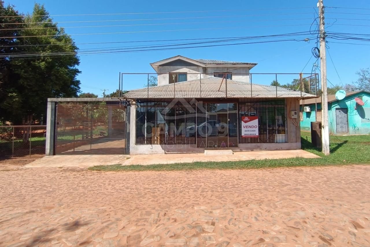 EN VENTA ESTA VIVENDA CON SALON EN FRENTE