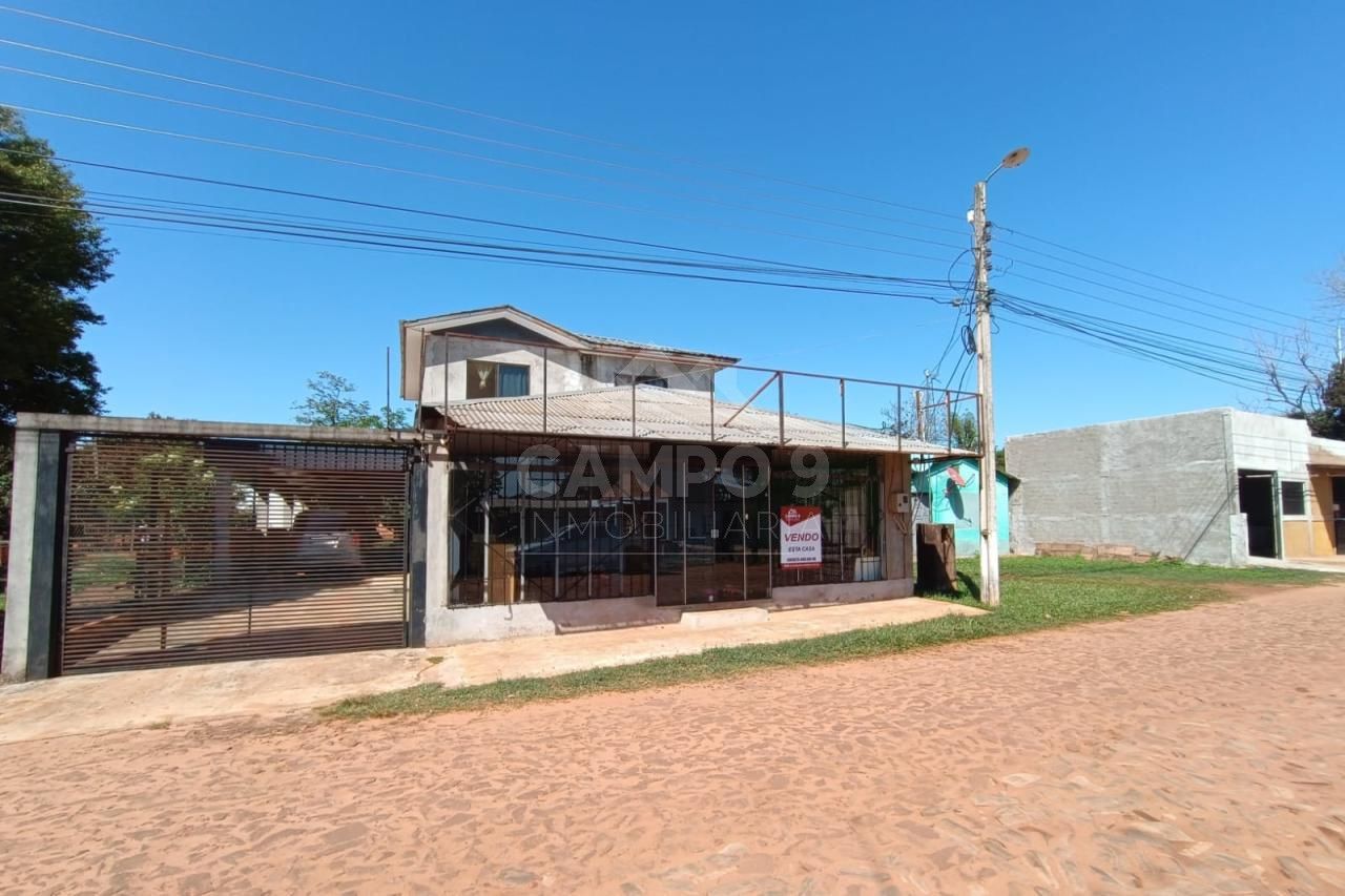 EN VENTA ESTA VIVENDA CON SALON EN FRENTE