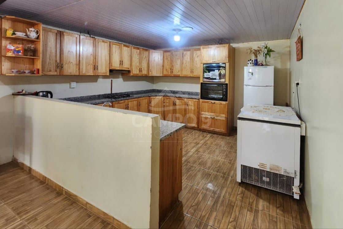 EN VENTA ESTA VIVENDA CON SALON EN FRENTE